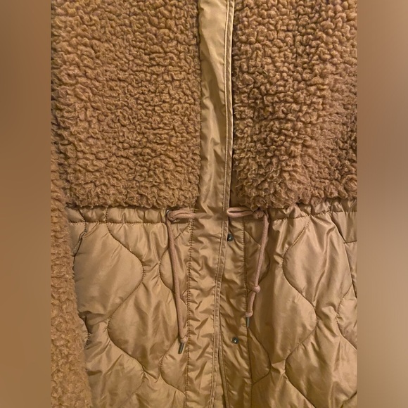 Quilted and sherpa parka. Old Navy size large. - Picture 6 of 6